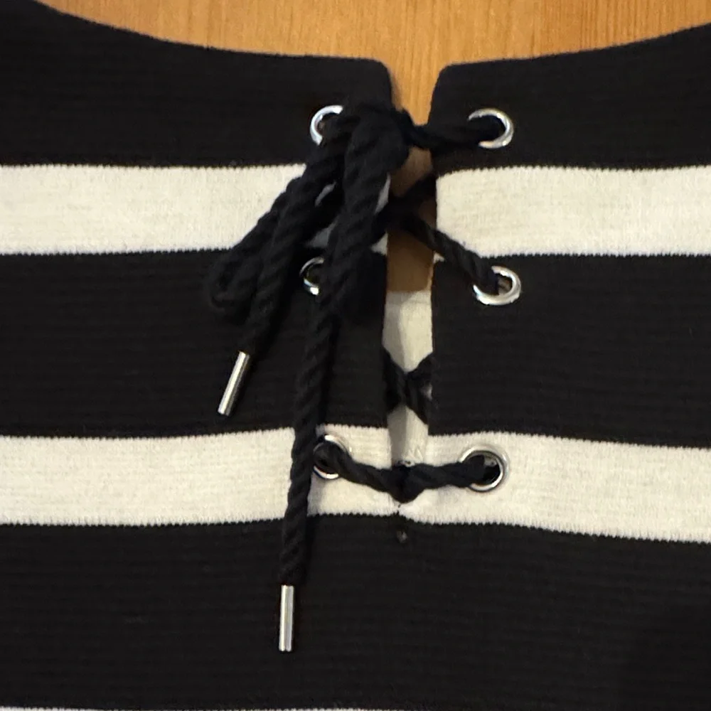 Talbot’s Black and White Striped Short Sleeve Tee with tie back Size M - Picture 8 of 8